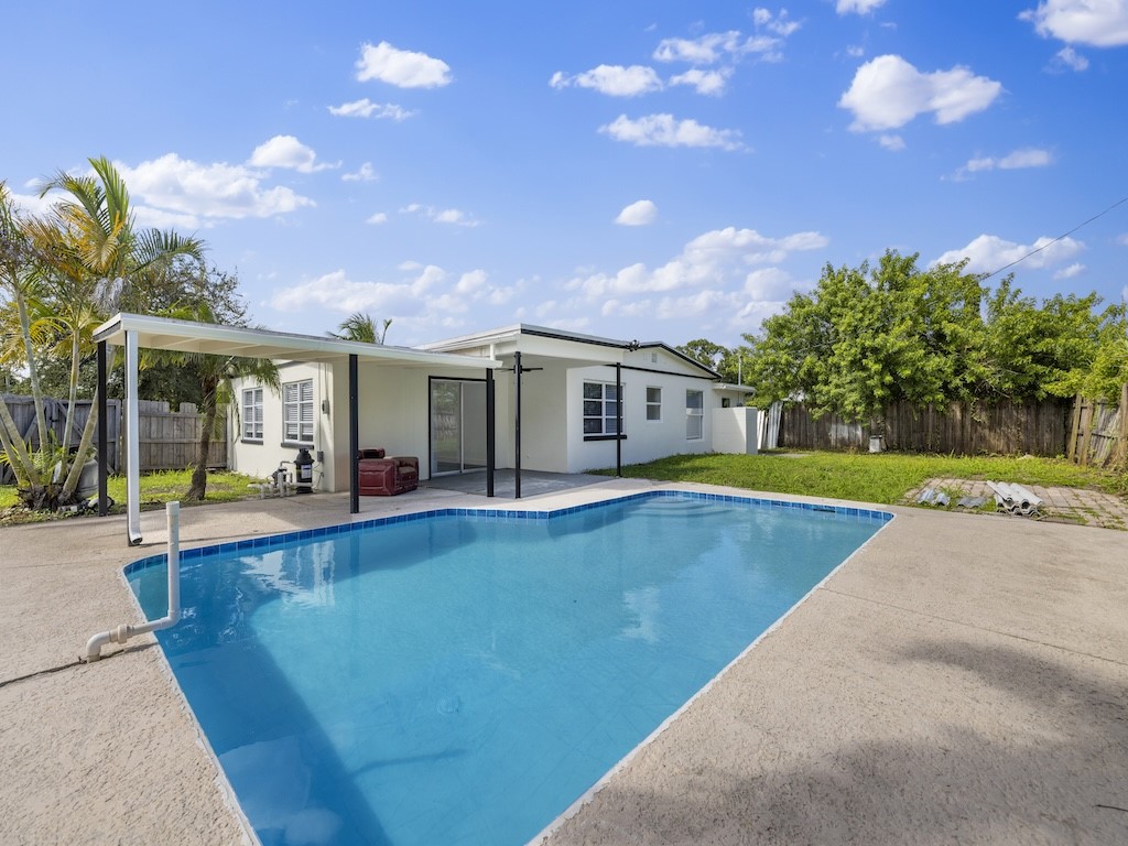 1560 3rd Court