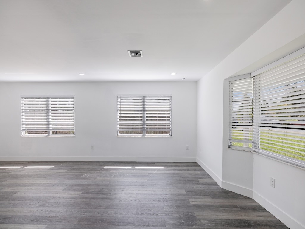 1560 3rd Court
