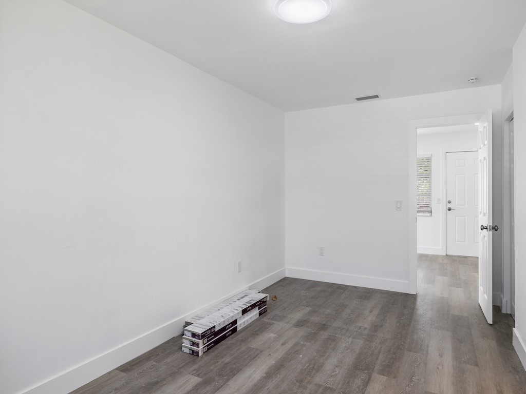 1560 3rd Court
