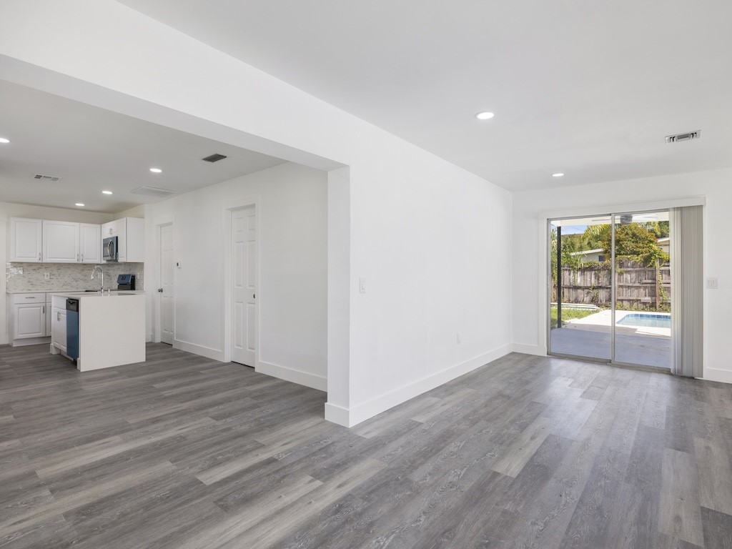 1560 3rd Court