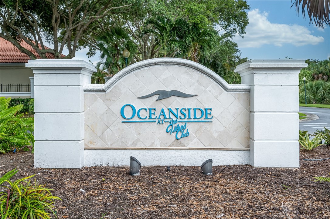 1015 Island Club Place