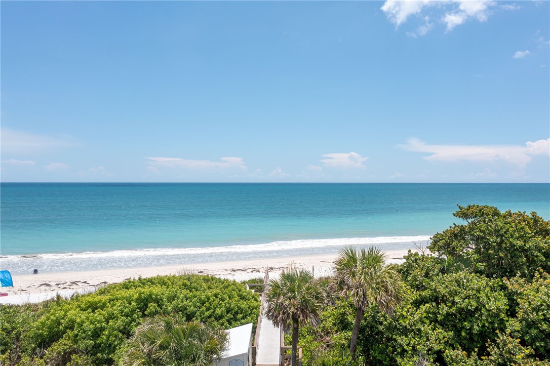1015 Island Club Place