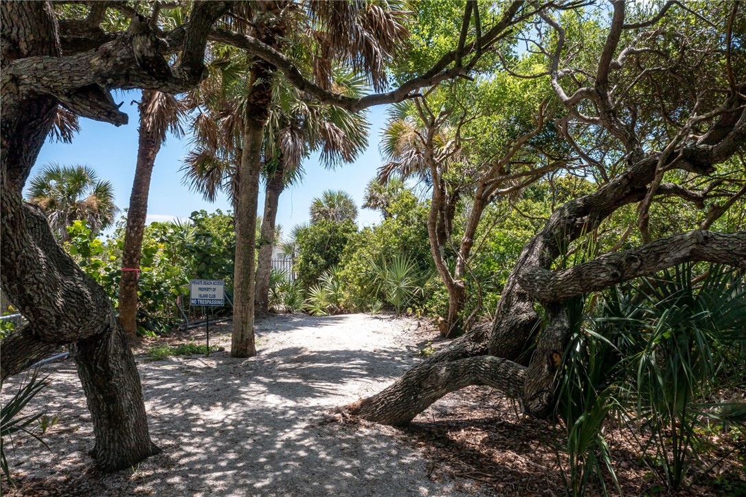 1015 Island Club Place