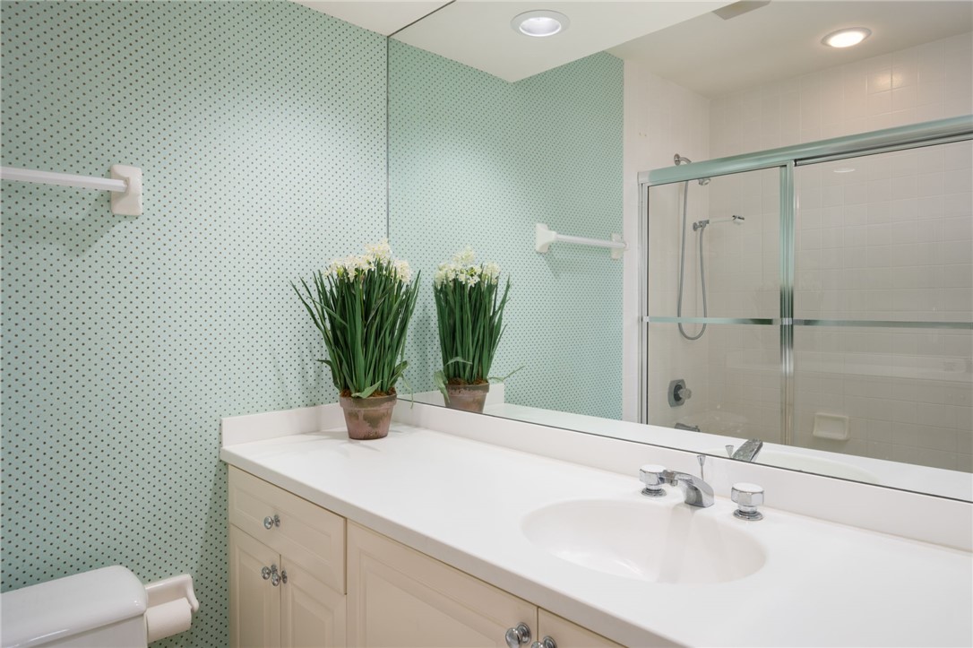1250 W Southwinds Boulevard 215
