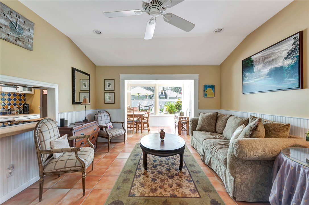 645 Acacia Road