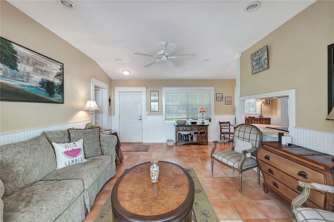 645 Acacia Road
