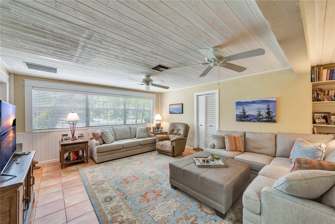 645 Acacia Road