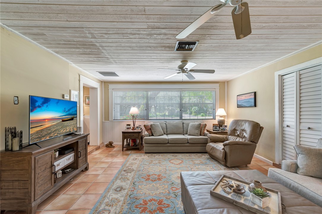 645 Acacia Road