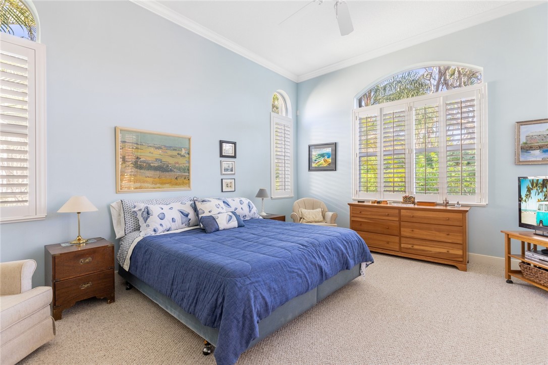 1389 W Island Club Square