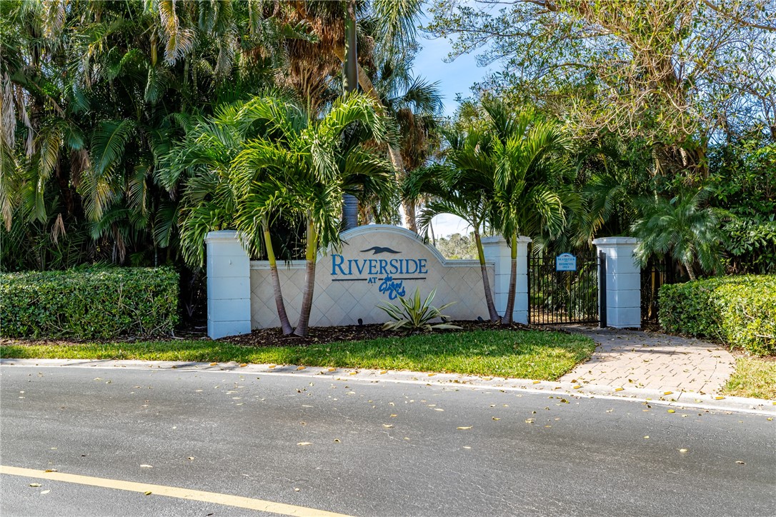 1441 W Island Club Square
