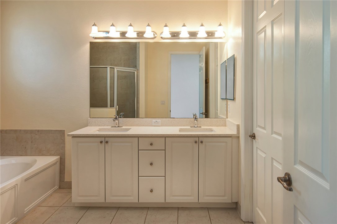 9986 E Villa Circle