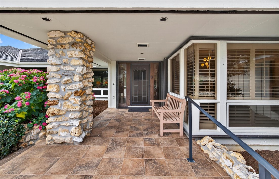 5985 Clubhouse Drive