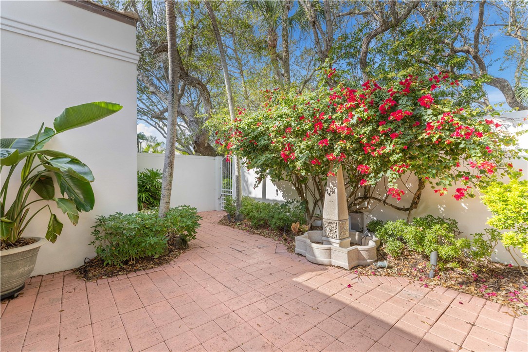 8427 Sabal Palm Court 8427