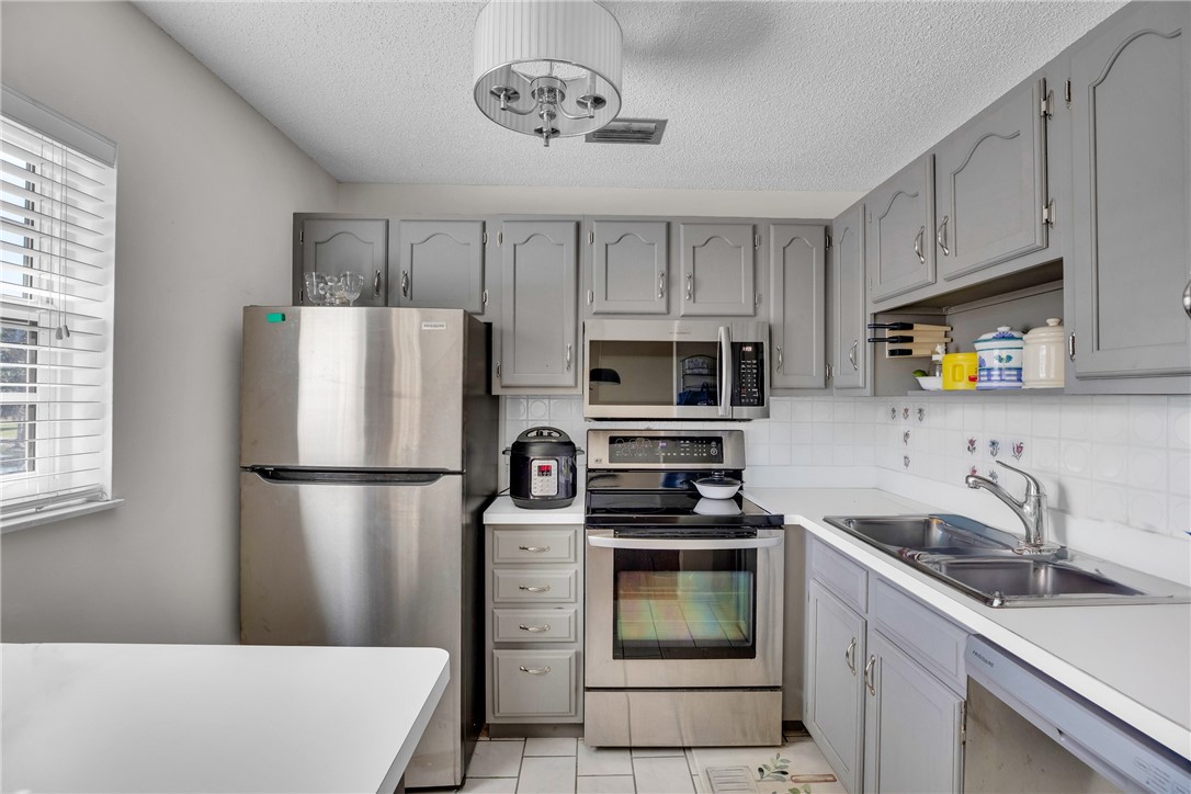 2 Vista Gardens Trail 202