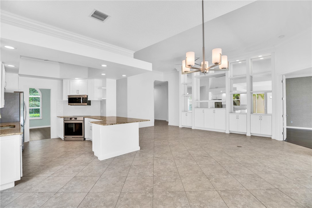 5282 Eleuthra Circle