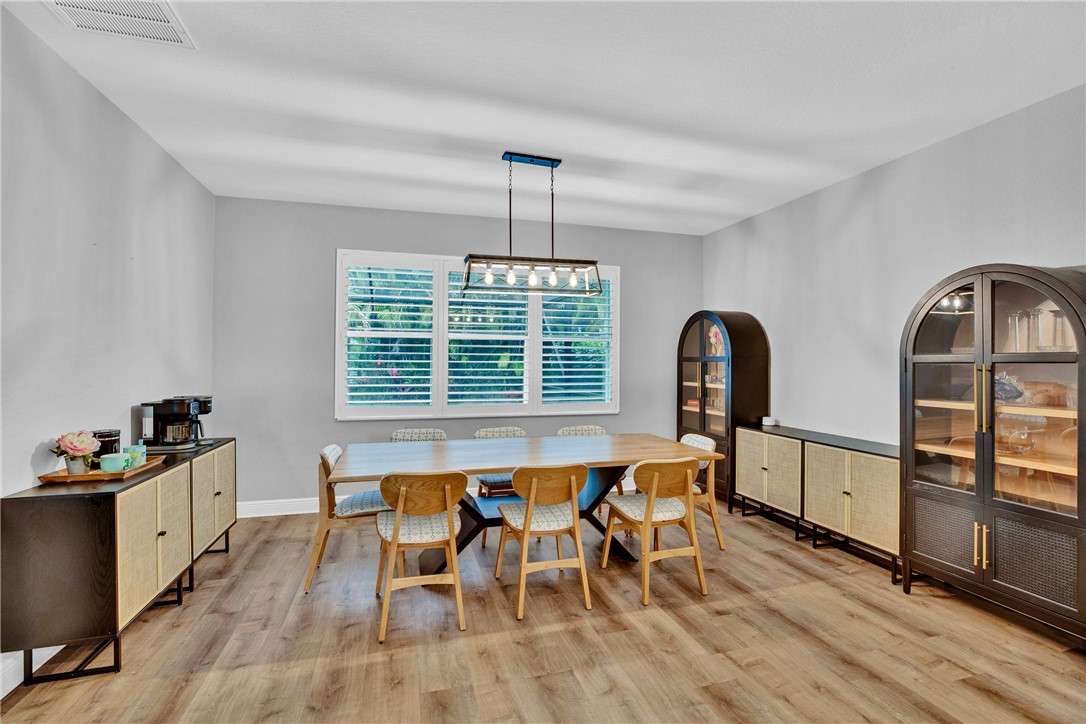 6213 Arcadia Square