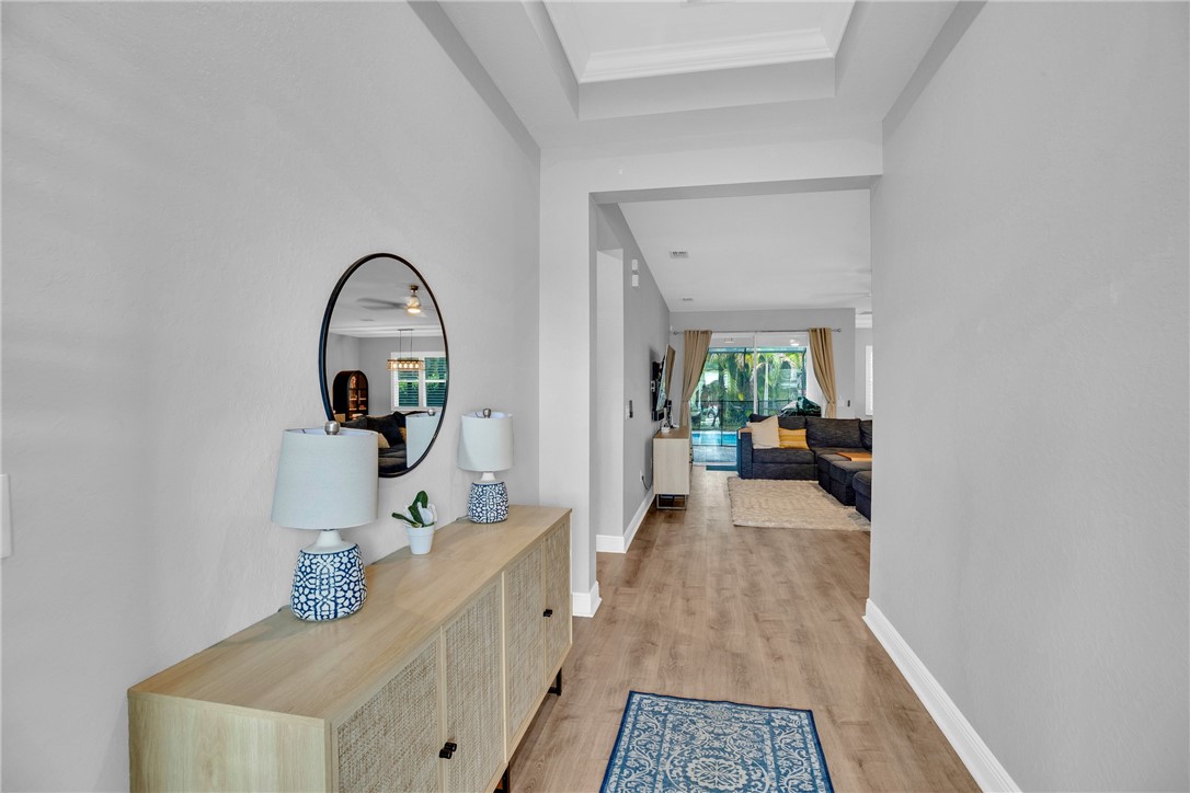 6213 Arcadia Square