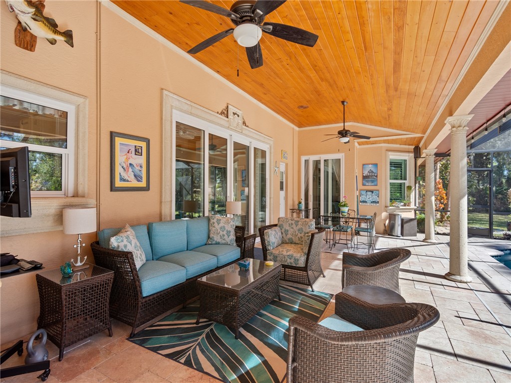 469 SW Sanctuary Place