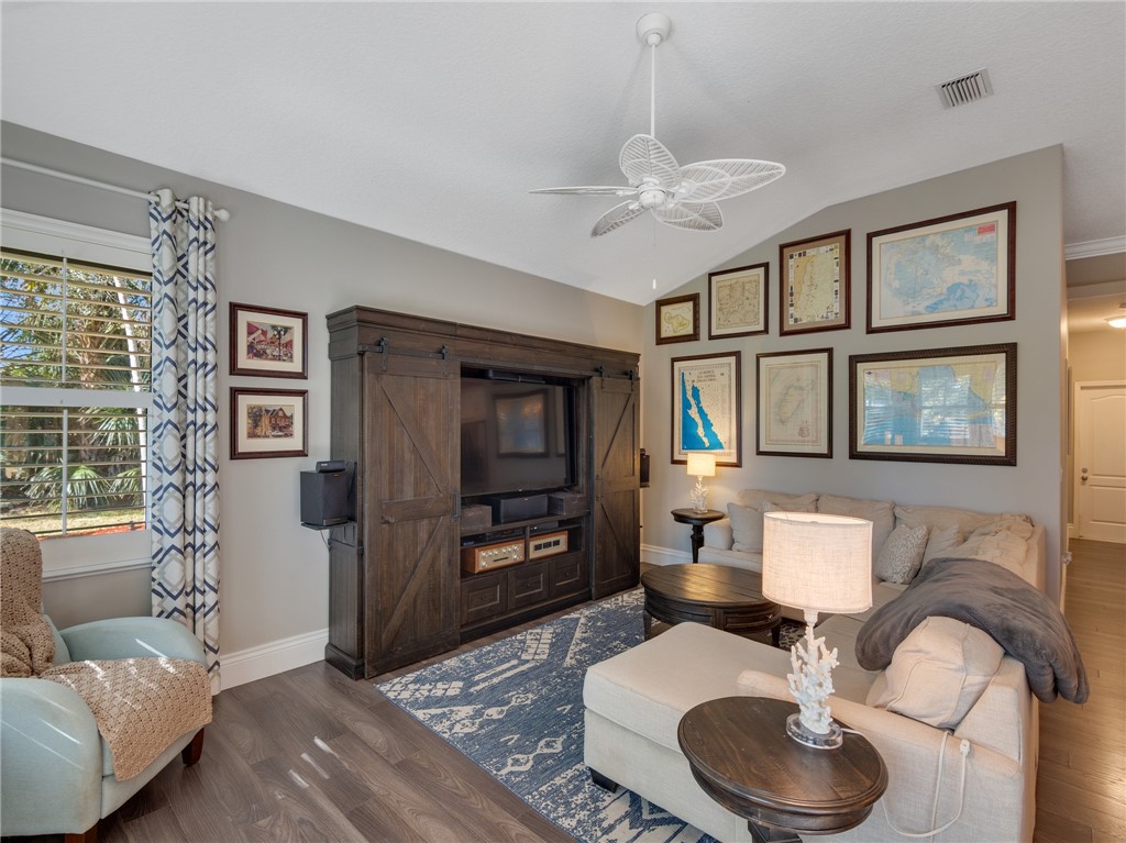 469 SW Sanctuary Place