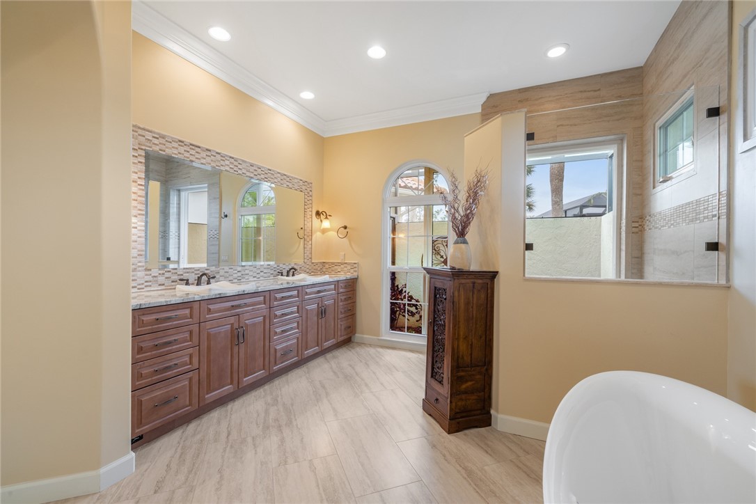 1885 Paseo Del Lago Lane
