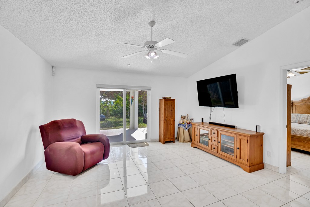 206 10th Court