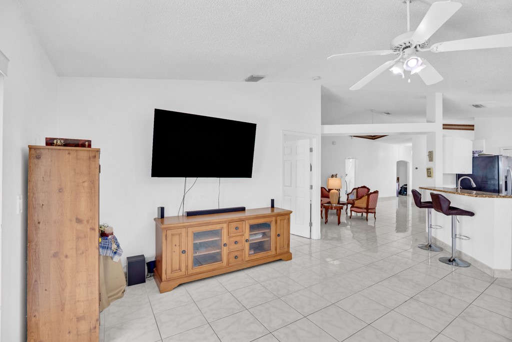 206 10th Court