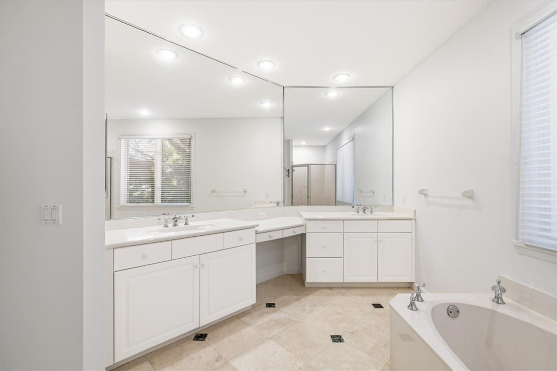 120 N White Jewel Court