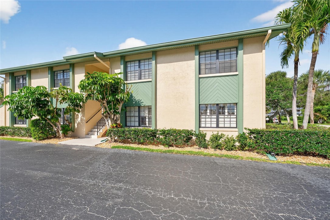 910 E Causeway Boulevard A4