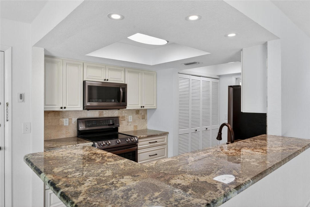 910 E Causeway Boulevard A4
