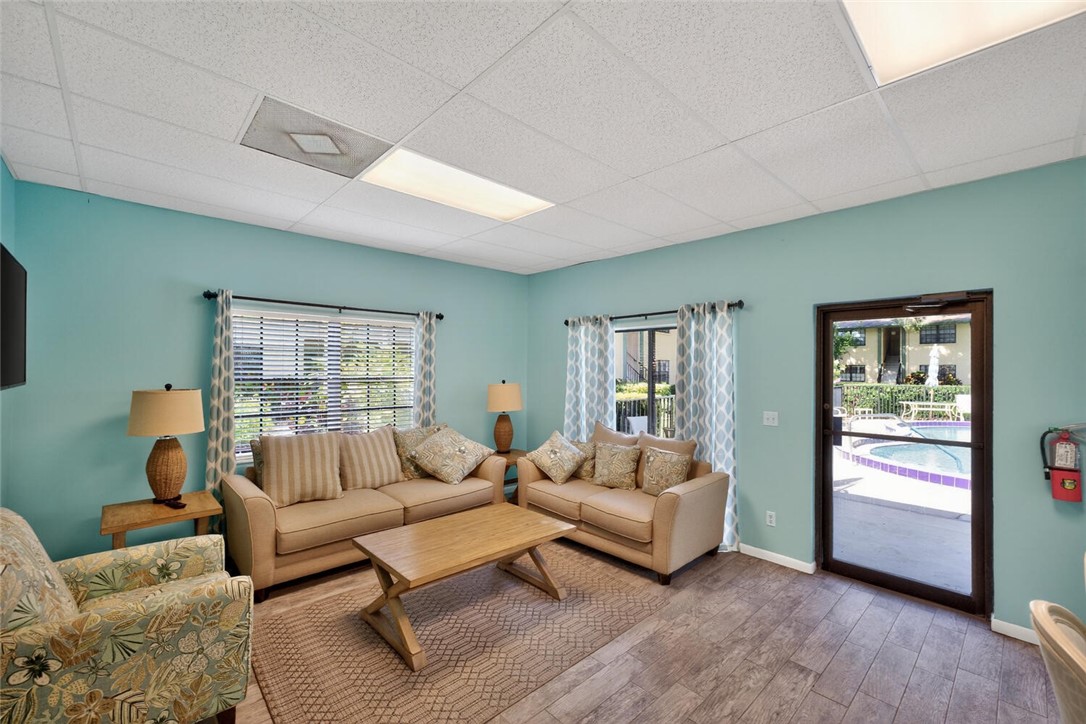 910 E Causeway Boulevard A4