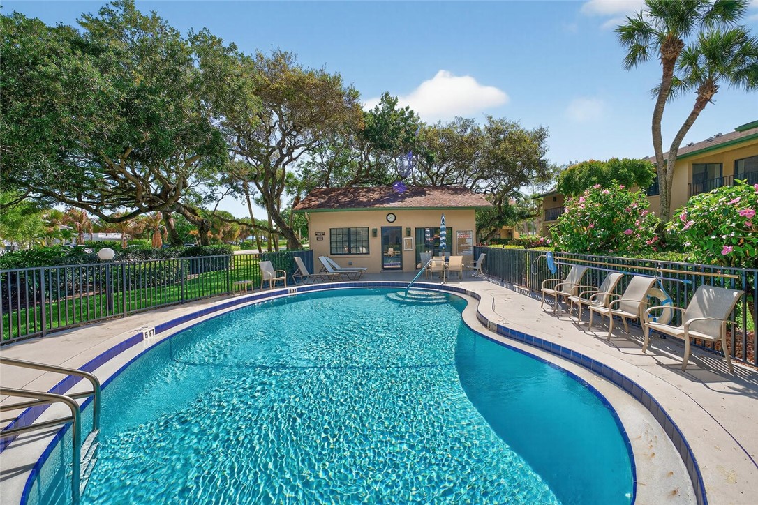 910 E Causeway Boulevard A4