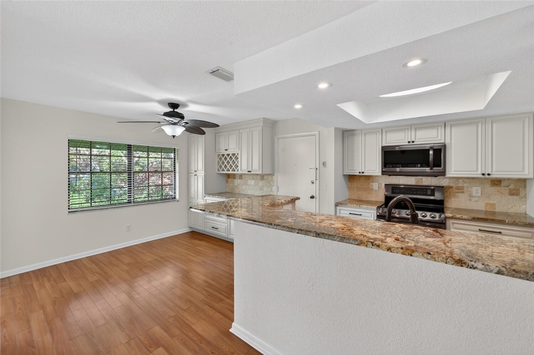 910 E Causeway Boulevard A4