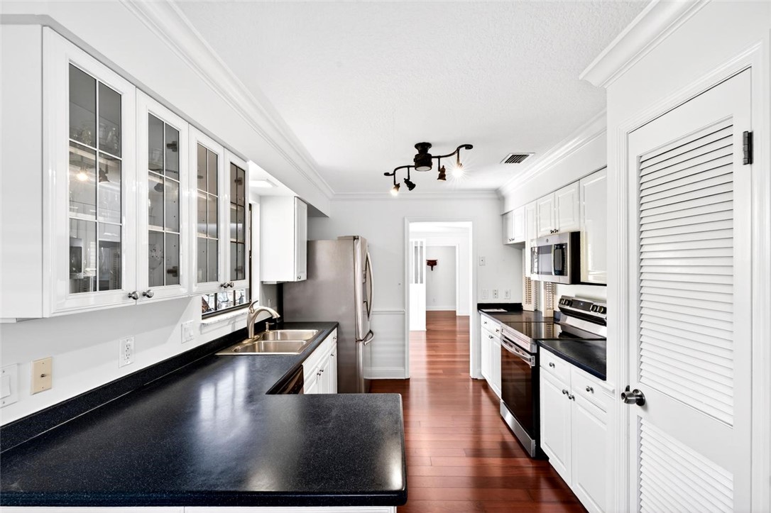 111 Prestwick Circle 1