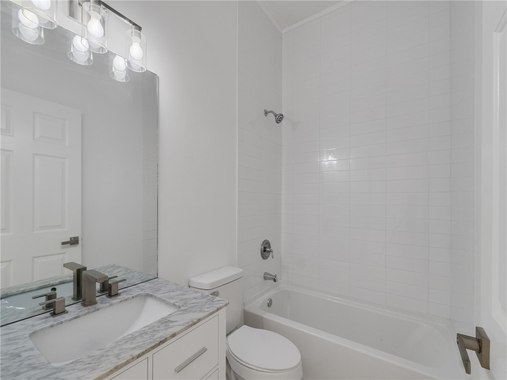 424 53rd Square