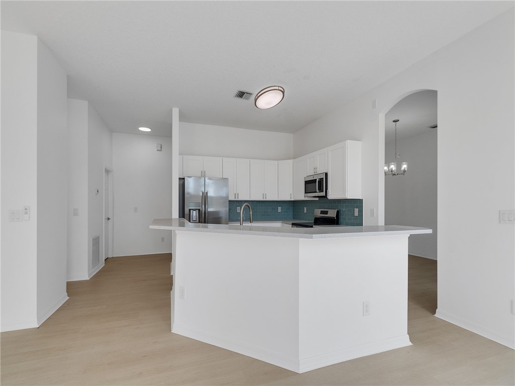 424 53rd Square