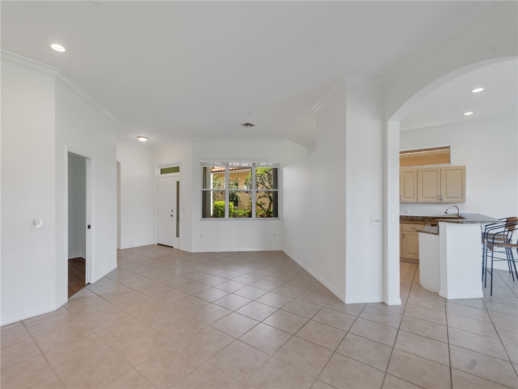 1733 Victoria Circle