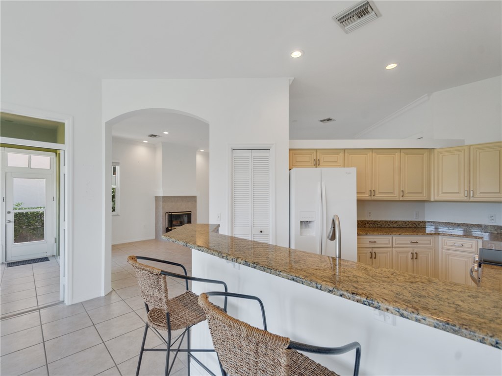 1733 Victoria Circle
