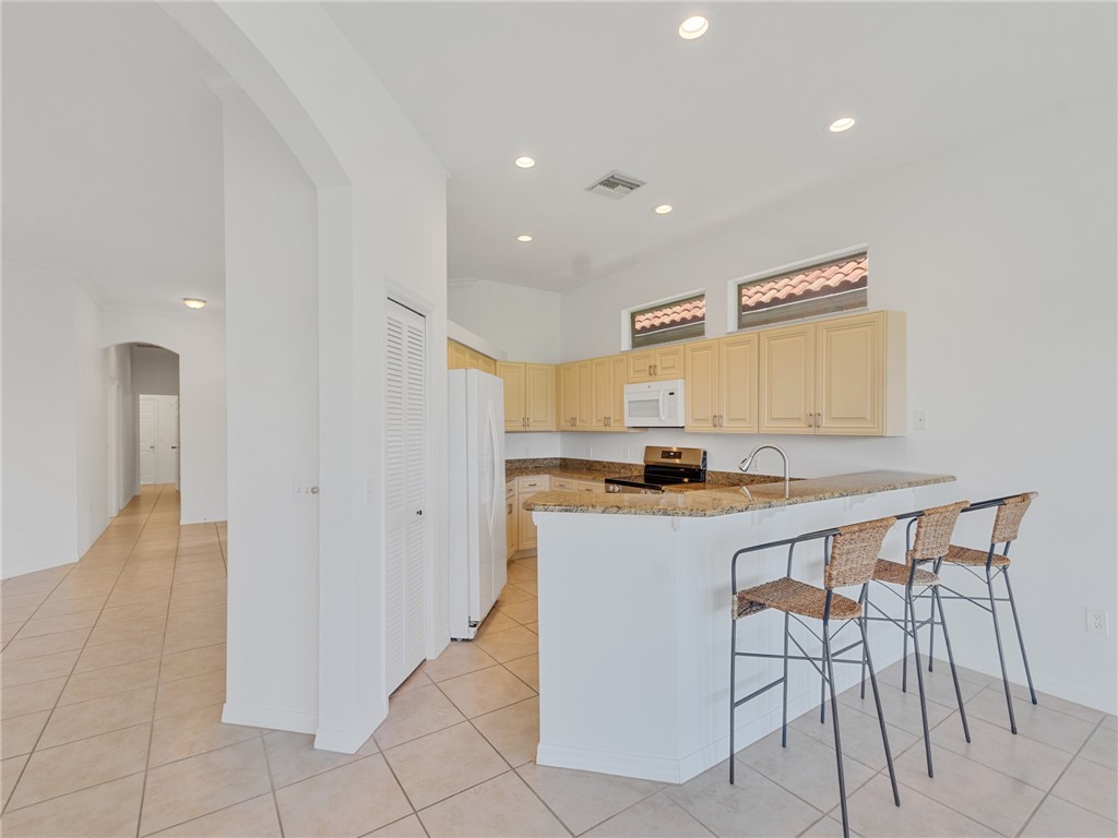 1733 Victoria Circle