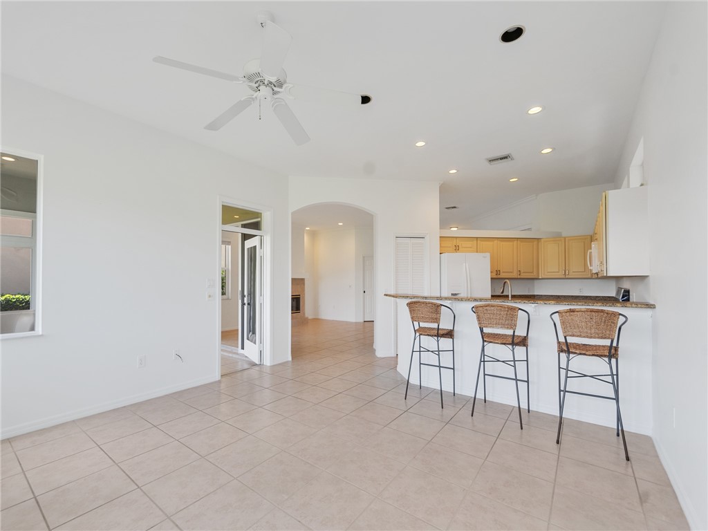 1733 Victoria Circle