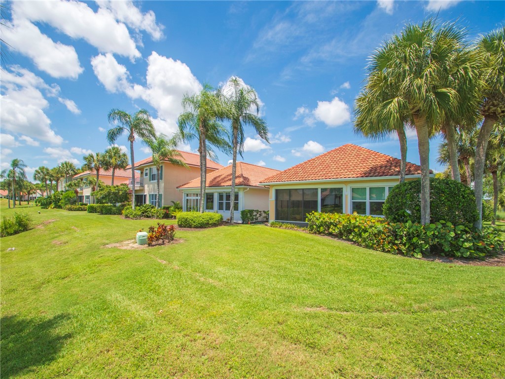 1733 Victoria Circle