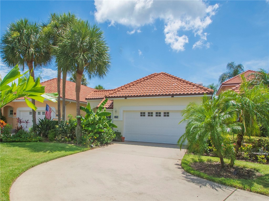 1733 Victoria Circle