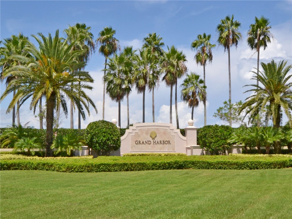 1733 Victoria Circle