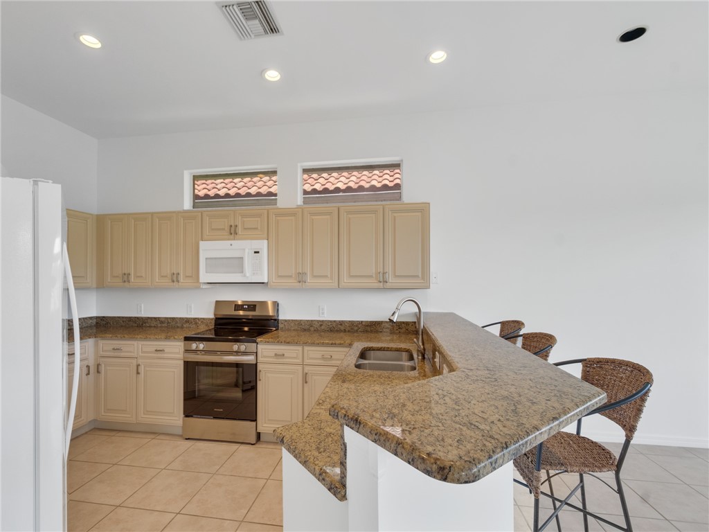 1733 Victoria Circle