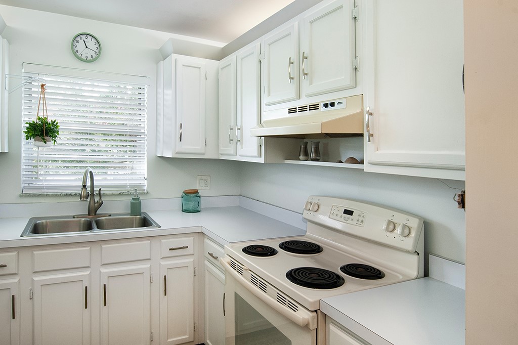 78 Royal Oak Drive 201