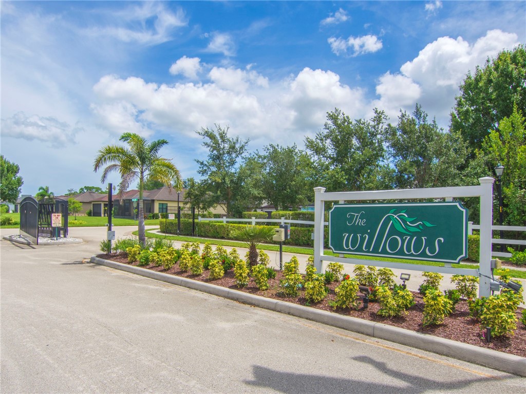 1641 Willows Square