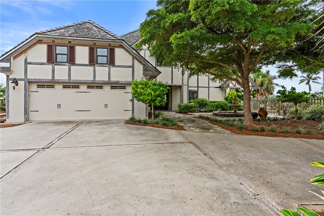 965 Pebble Lane