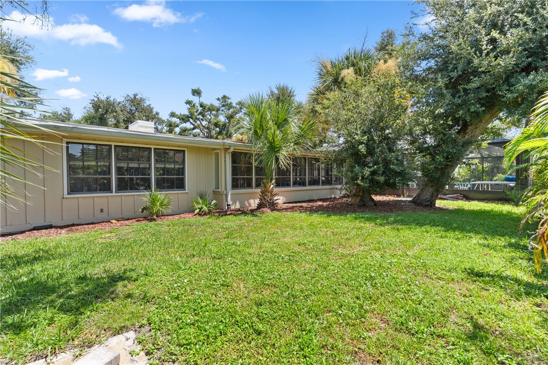 560 Acacia Road