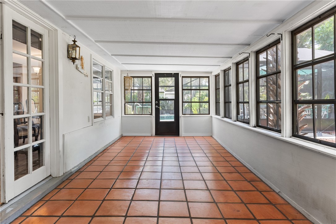 560 Acacia Road