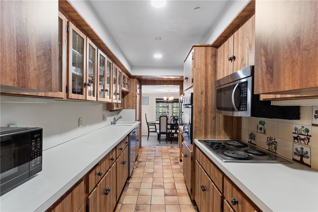 560 Acacia Road