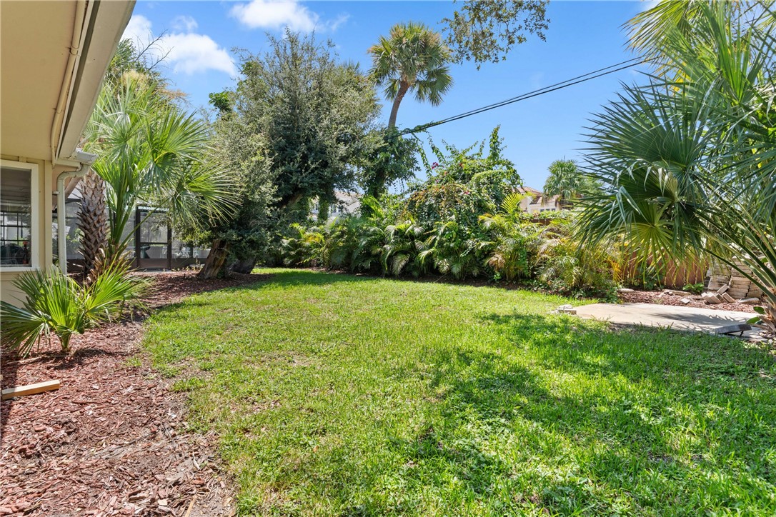 560 Acacia Road